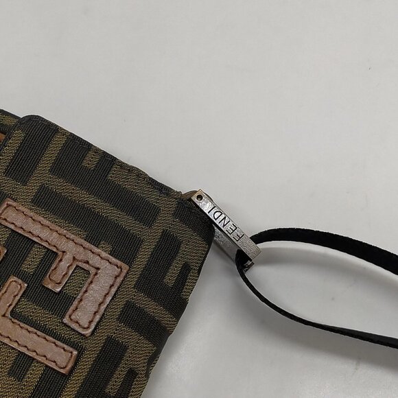 Authentic Fendi Brown Nylon Shoulder Bag mn480-121325 - Picture 8 of 15